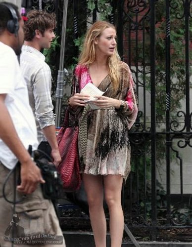  Blake Lively & Chace Crawford on set July 14th (MORE!)