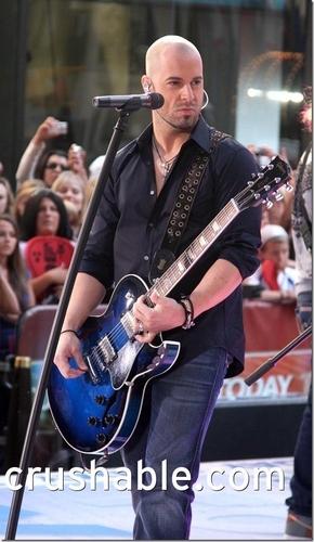  CHRIS WITH BLUE गिटार