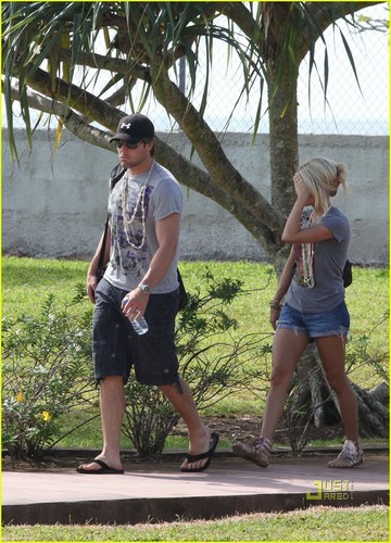  Carrie & Mike out in Tahiti