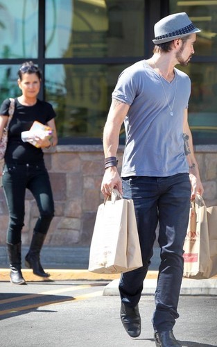  Colin Farrell grocery shopping at Gelson's Market in Hollywood (July 15)