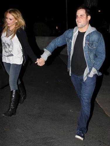  Hilary & Mike leaving the Kings Of Leon کنسرٹ in Hollywood