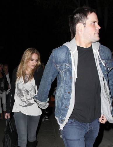  Hilary & Mike leaving the Kings Of Leon konser in Hollywood