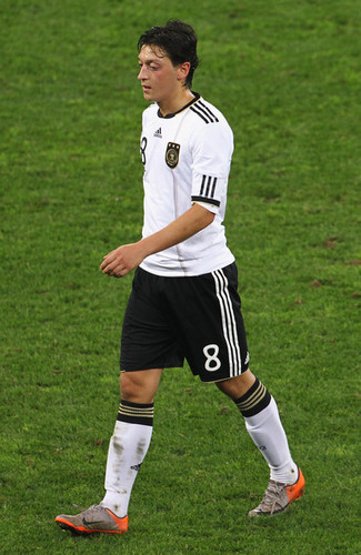  Mesut Özil