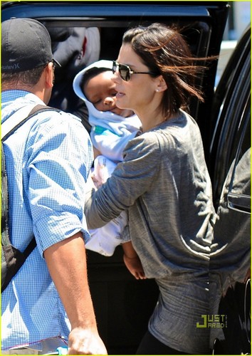  Sandra Bullock: New Orleans with Son Louis!
