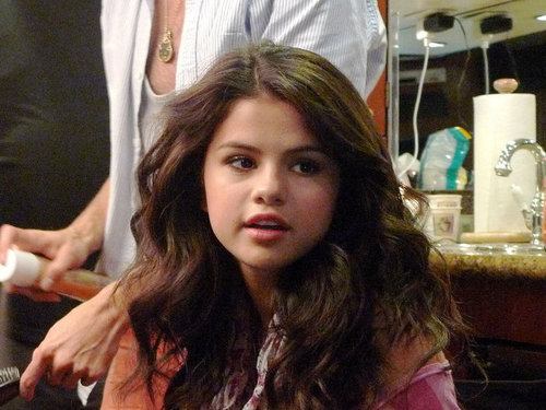  selena's più pix from "dream out loud".......