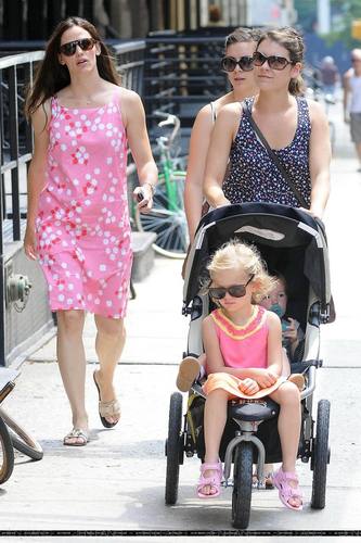  Jen, violeta and Seraphina having lunch in NY!