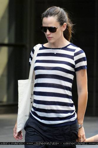  Jen and tolet, violet Out and About in Manhattan!
