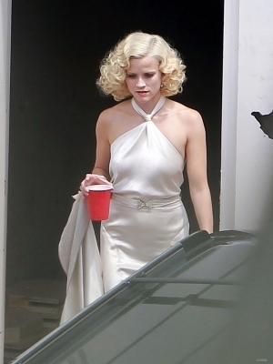 Reese on set of "Water For Elephants"