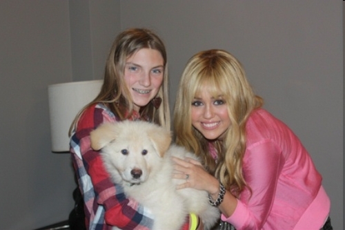  Hannah Montana look of the fourth season in the backstage with a Фан
