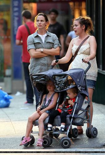  Jen and Her Daughters Out and About in NYC!