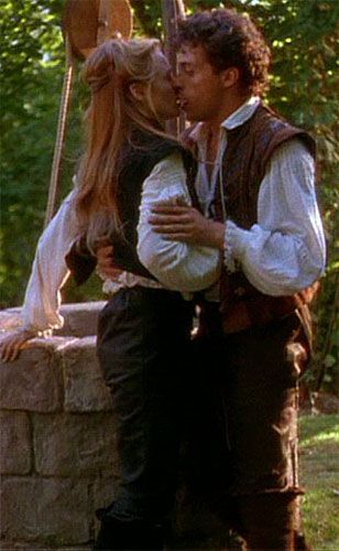  MARCO VENIER(Rufus Sewell) AND VERONICA FRANCO(Catherine McCormack) IN "DANGEROUS BEAUTY".