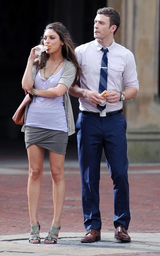  Mila & Justin on set "Friends with Beneifits"