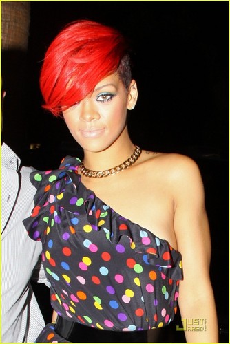  Rihanna: Polka Dot Jumpsuit!