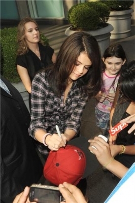 Selena @ The Today Show 22.7.2010