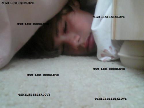  ♥Justin Bieber sleeping♥