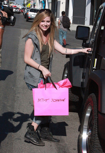  Avril Lavigne Shopping On Melrose Ave
