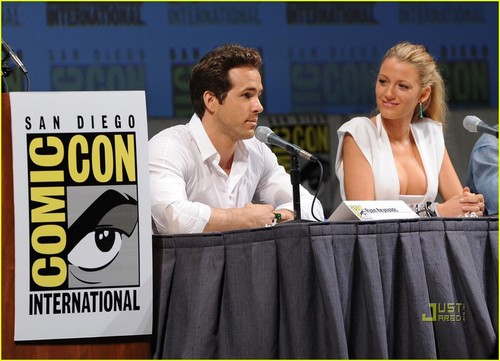  Blake Lively: Comic-Con Panel with Ryan Reynolds!