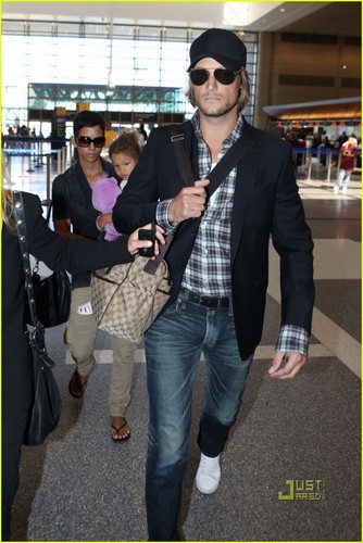  Halle Berry: South Africa with Nahla & Gabriel Aubry!