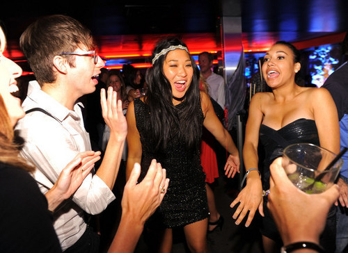  Naya, Jenna and Kevin @ The Nerd Party Hosted سے طرف کی Zachary Levi