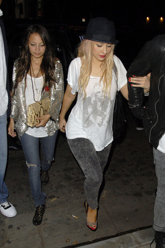  Nicole Richie and Christina Aguilera at Voyeur Nightclub (July 22)