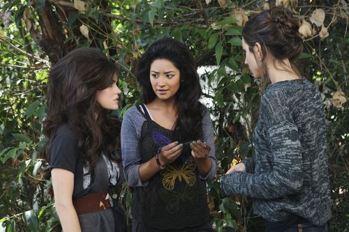 PLL Sneak Peek Pictures. 1x10 Keep Your Friends Close