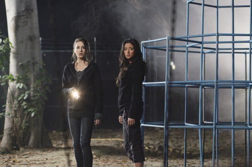  PLL Sneak Peek Pictures. 1x10 Keep Your 프렌즈 Close