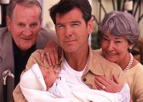  Pierce Brosnan with family