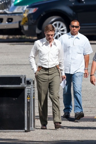  Rob on "Water For Elephants" Set [July 26th]