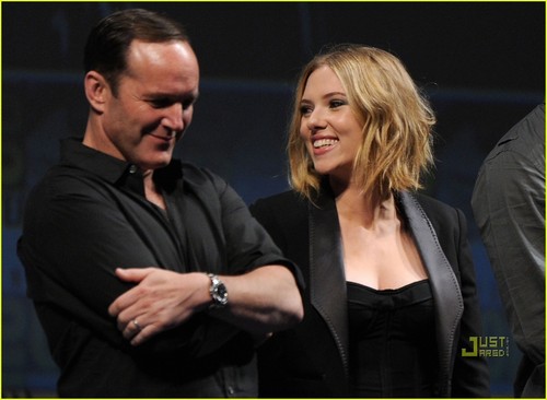  Scarlett Johansson Makes Her Mark At Comic-Con