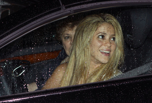  Shakira Goes to abendessen
