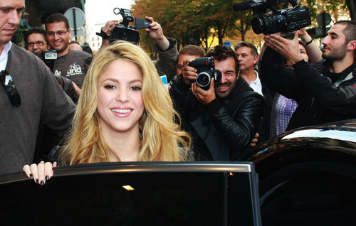  Shakira Leaves her Hotel