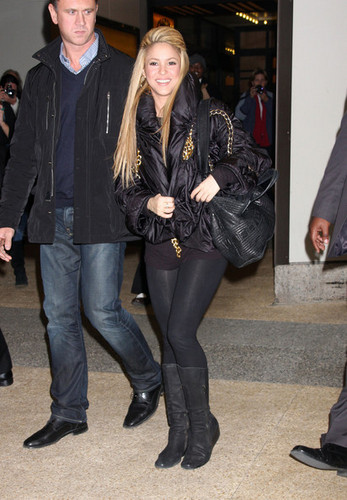  Shakira & Nick cannone Leaving MTV Studios In NYC