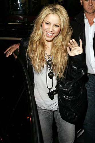  Shakira Returns to her Londres Hotel