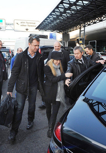  Shakira at Rome Fiumicino Airport