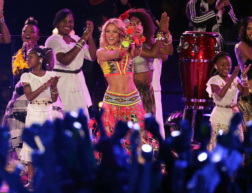  Шакира sings Waka Waka During the World Cup Closing Ceremonies
