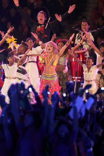  शकीरा sings Waka Waka During the World Cup Closing Ceremonies