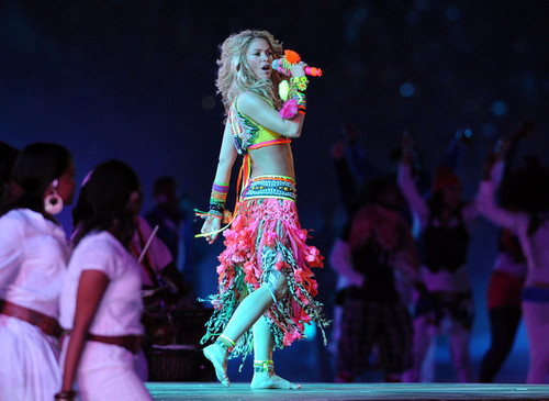  Шакира sings Waka Waka During the World Cup Closing Ceremonies