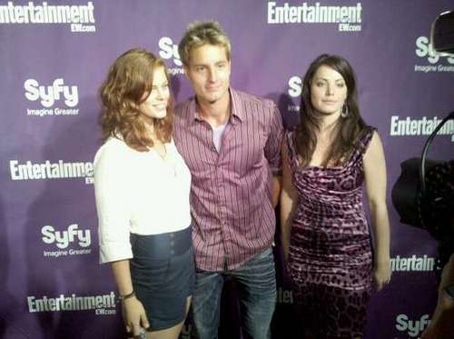 स्मॉल्विल on the carpet at the EW Syfy Comic-Con party