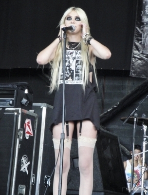  The Pretty Reckless: 2010 Vans Warped Tour > July 22: Charlotte, NC