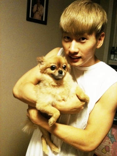  eunhyuk with dog