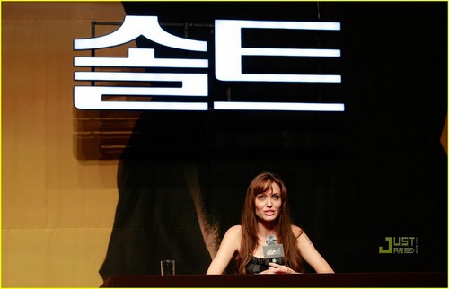 Angelina Jolie Brings 'Salt' to Seoul Press Conference
