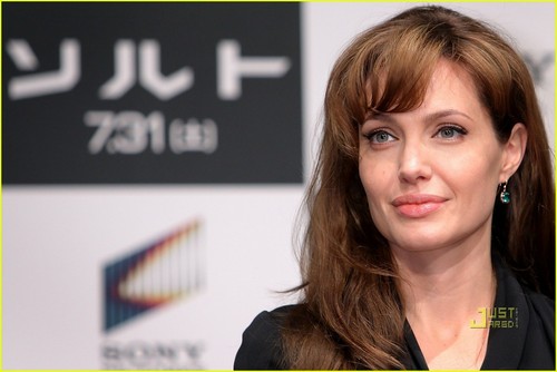  Angelina Jolie: Japan's Salt चित्र Call!