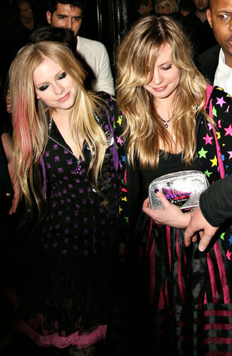  Avril Lavigne Leaving Boujis Nightclub In 런던