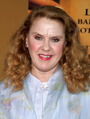 Paula Ann Hendricks, Dwight's mama, played sa pamamagitan ng Celia Weston