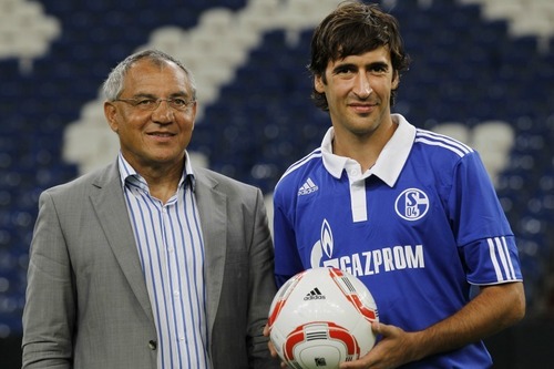  Raul moves to Schalke
