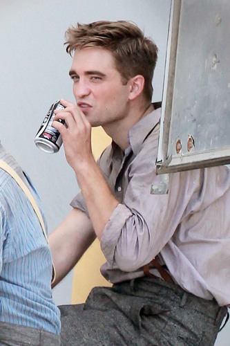  Rob on the 'WFE' set [July 27th]