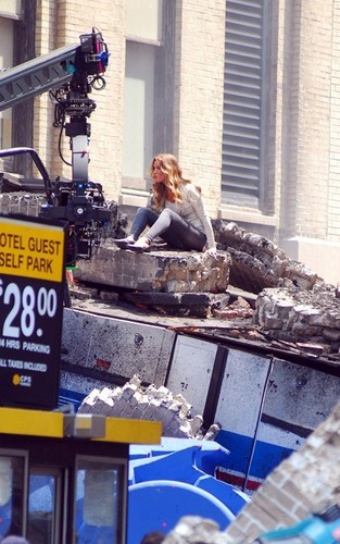  Rosie on "Transformers 3" set