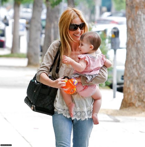  Sarah and شارلٹ out in Brentwood (July 25)