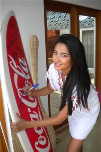  Shay Mitchell – Coca Cola's Malibu House foto Shoot