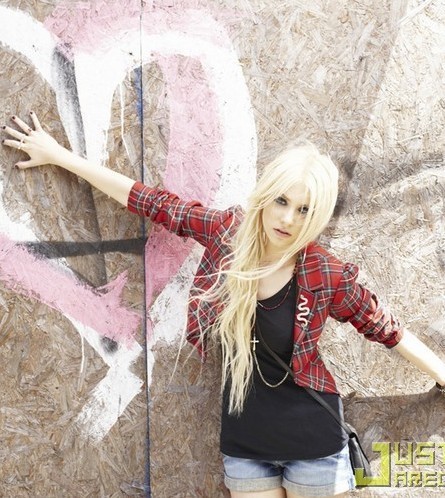  Taylor Momsen - Material Girl Line litrato Shoot and BTS